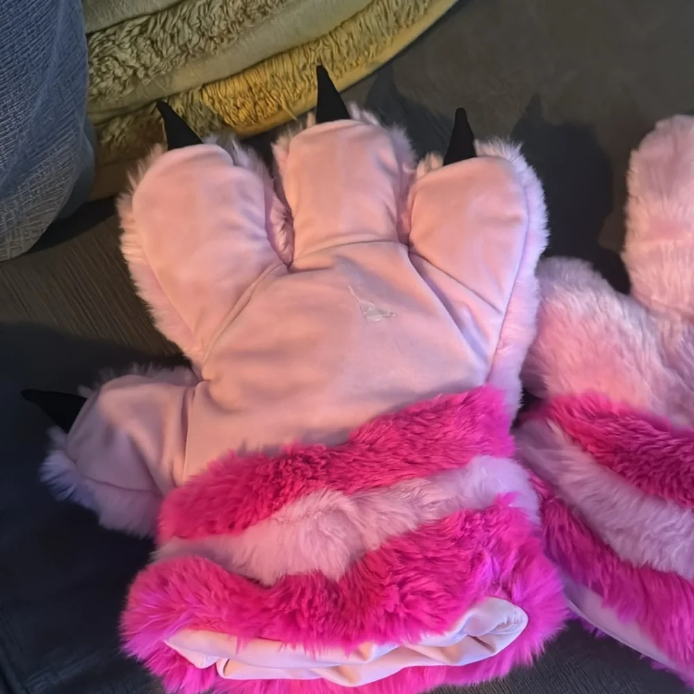 Disney RARE Cheshire Cat Alice in Wonderland gloves Collectible no damage